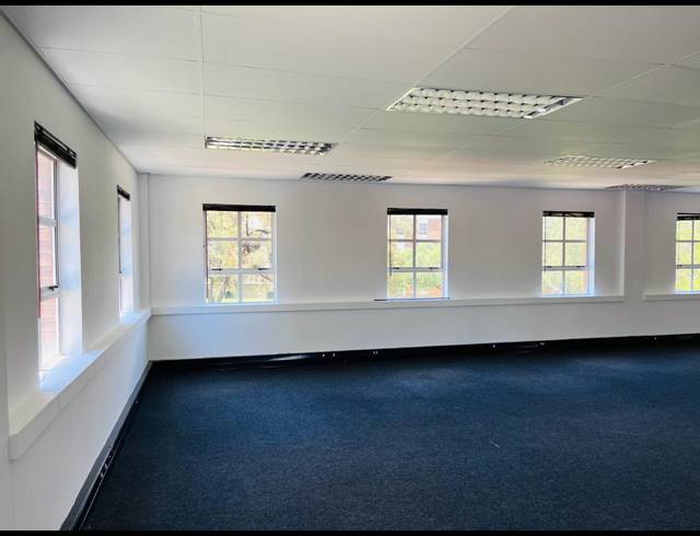 2,804M² OFFICE FOR SALE IN FOURWAYS